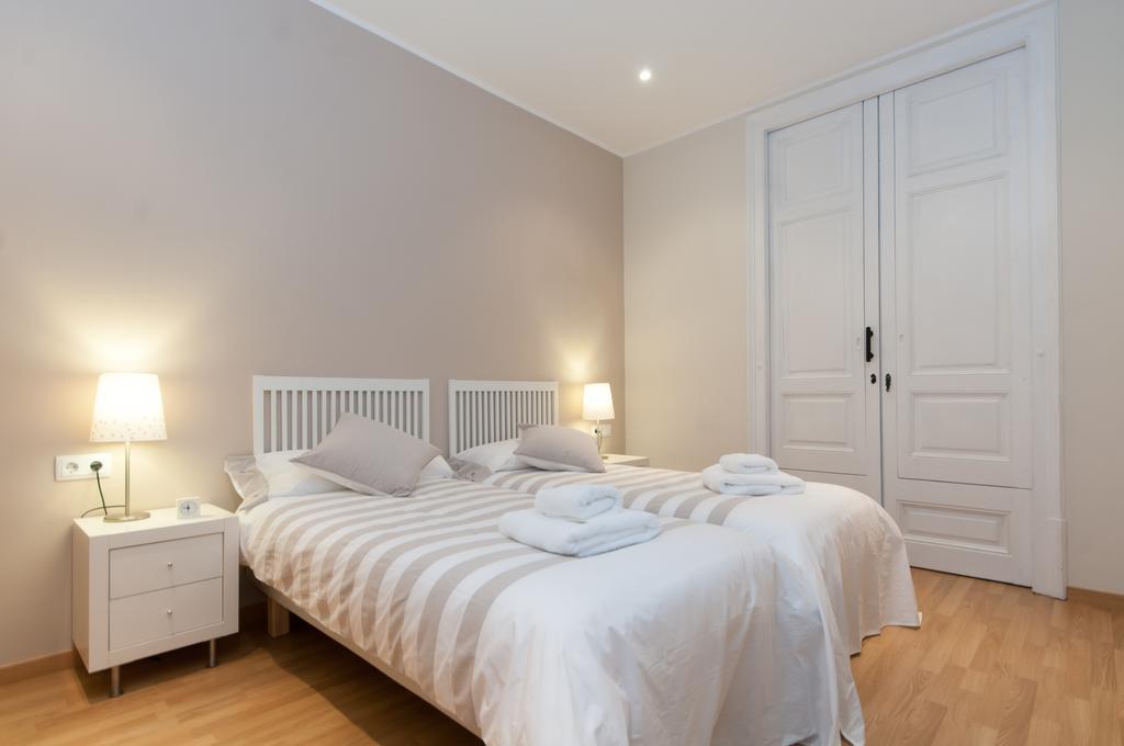 Pelayo Deluxe Apartments Barselona Oda fotoğraf